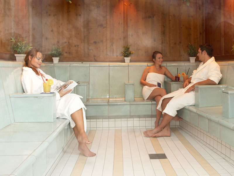 30+ Benefits of Steam Baths to Look Forward to As You Sink into Heat Therapy