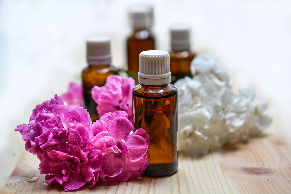 The Benefits of Combining the Power of Essential Oils Aromatherapy with a Steam Shower